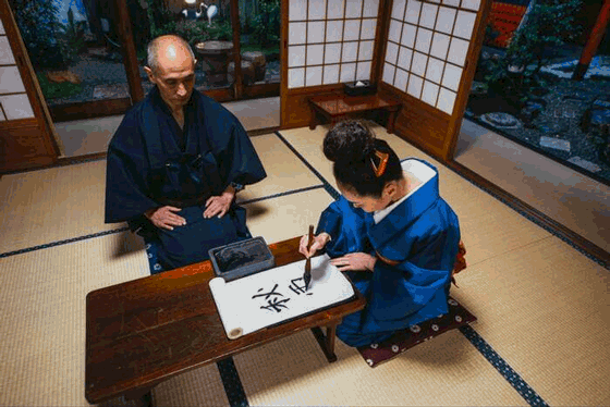  Aprender kanji é uma tarefa que exige dedicação.